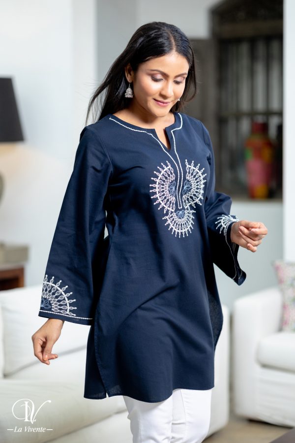 Front & Sleeve Embroidered Kurta - Image 2
