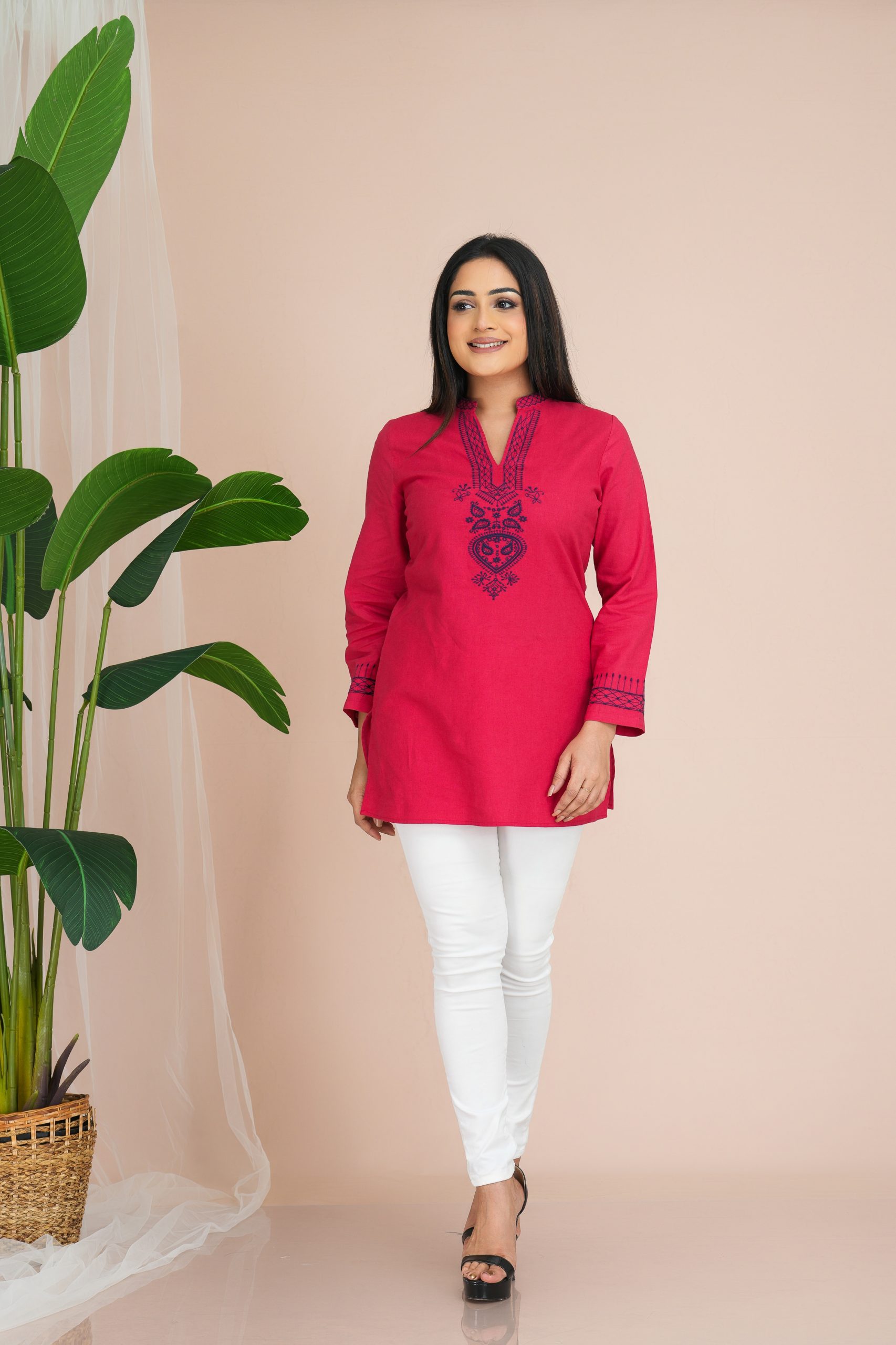 Embroidered Chinese Collared Notch Necked Kurta - Image 3