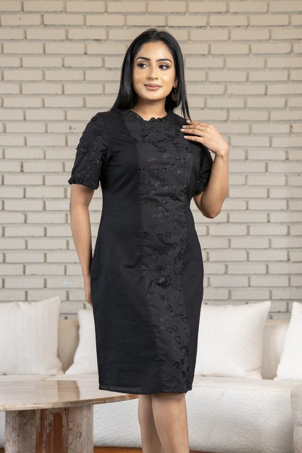 Applique detailed round neck short dress - Image 4