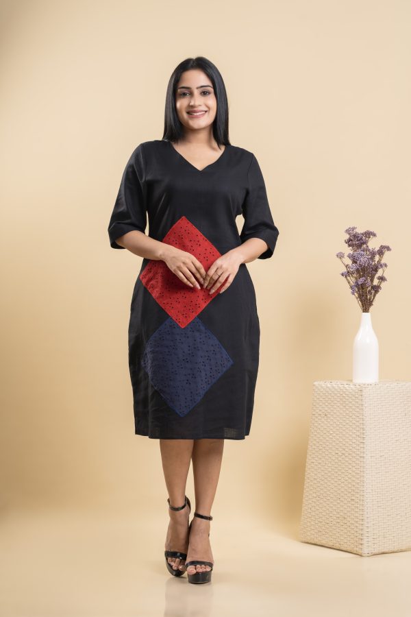 Appliqued V-necked Short Dress