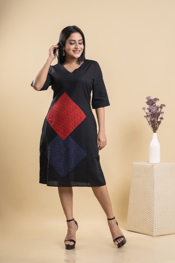 Appliqued V-necked Short Dress - Image 3