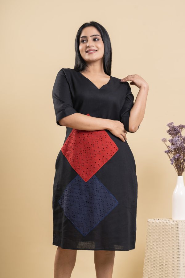 Appliqued V-necked Short Dress - Image 4