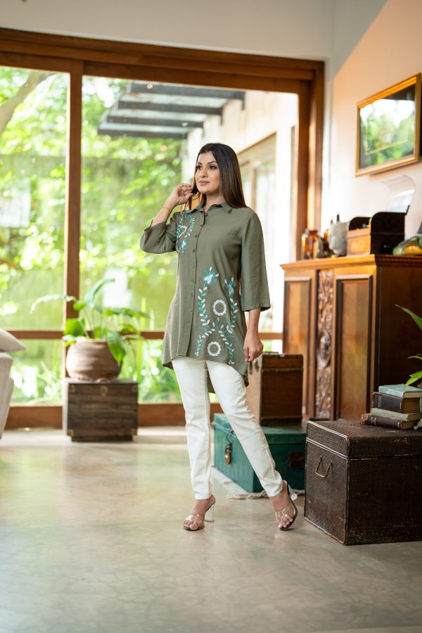 Embroidered Button Up Kurta - Image 4