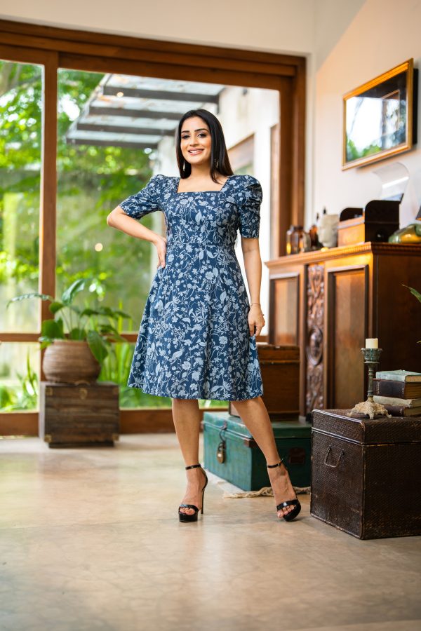 Floral Patterned Square Necked Short Dress - Image 5