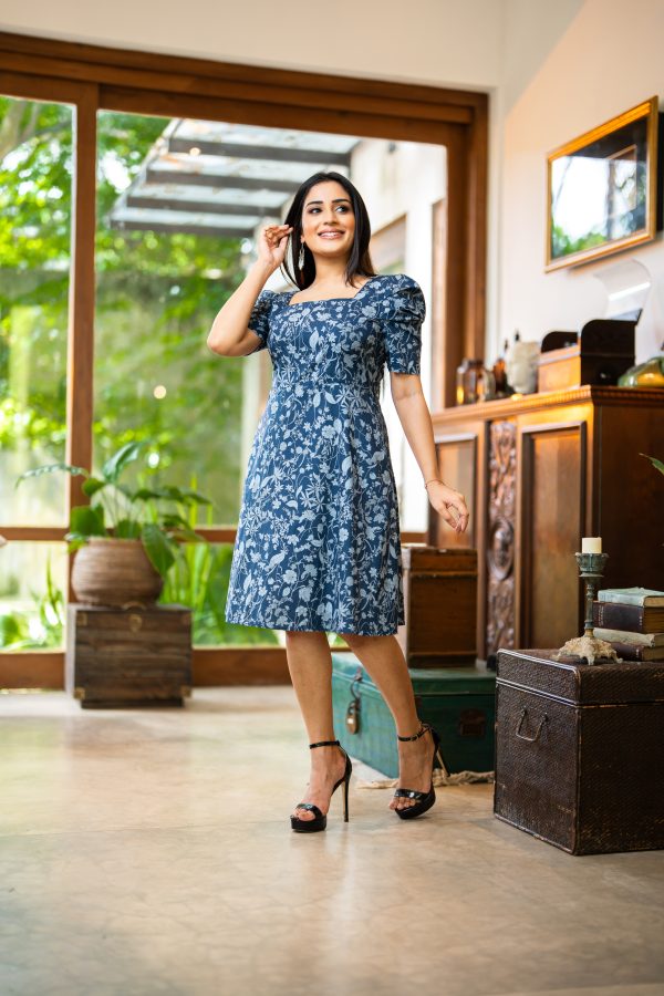 Floral Patterned Square Necked Short Dress - Image 4