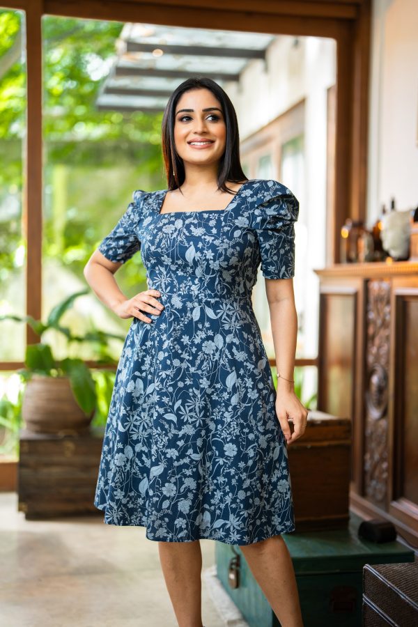 Floral Patterned Square Necked Short Dress