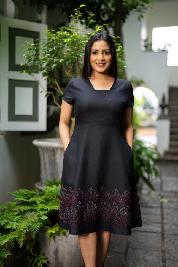 Embroidered Gusset Neck Detailed Short Dress