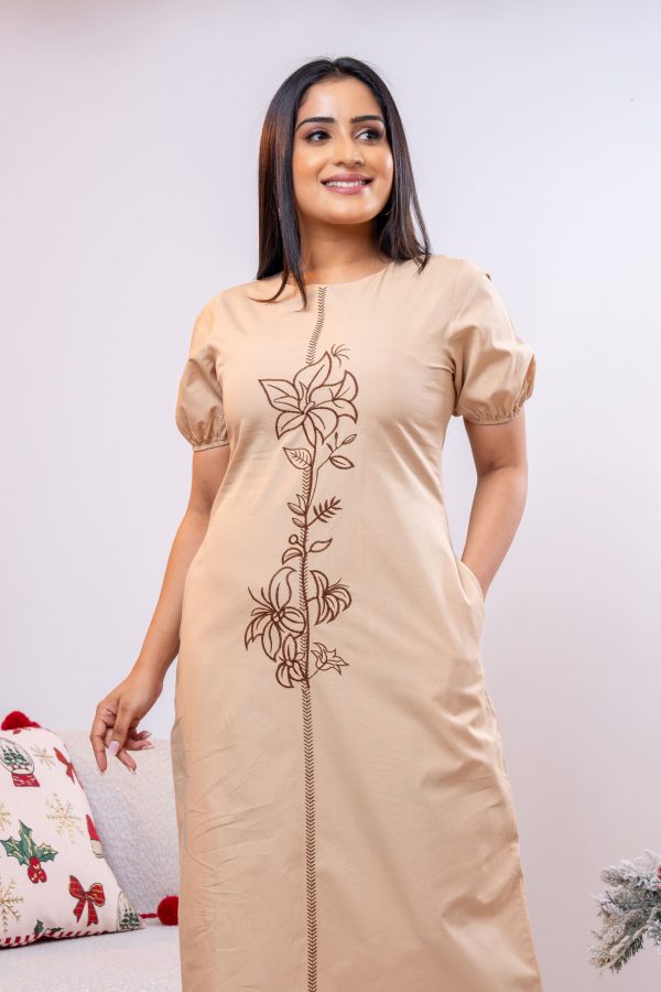 Floral embroidered puff sleeved midi dress - Image 4