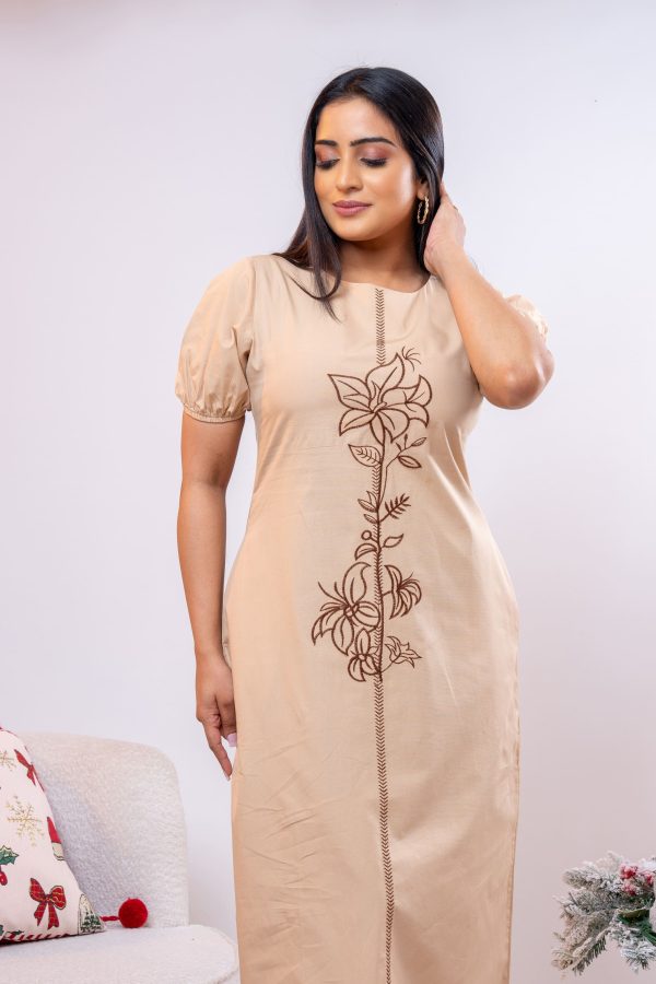 Floral embroidered puff sleeved midi dress - Image 5