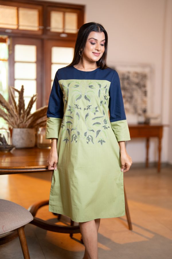 Color Block Embroidered Short Dress - Image 3