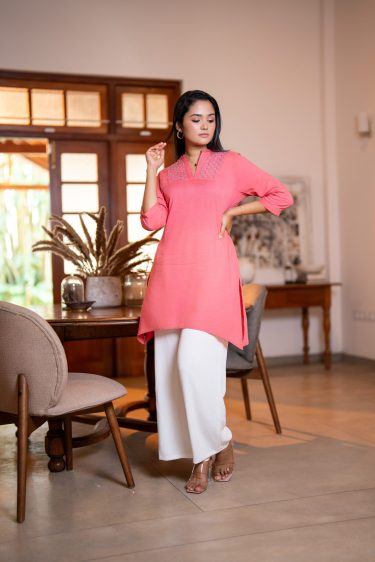 Grid embroidery detail Curved Hem Kurta Top