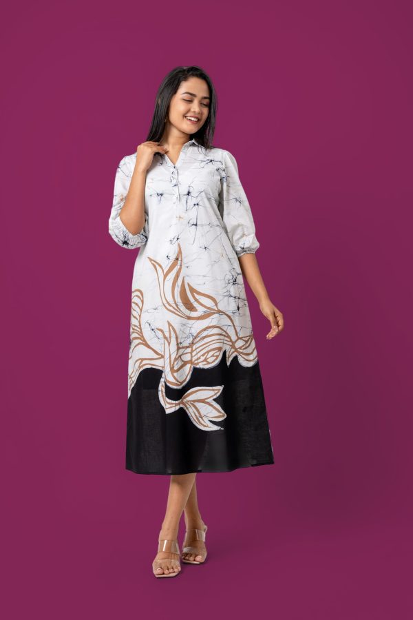 Abstract Patterned Batik Midi Dress - Image 5