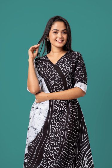 Curved Hem Monochrome Batik Midi Dress