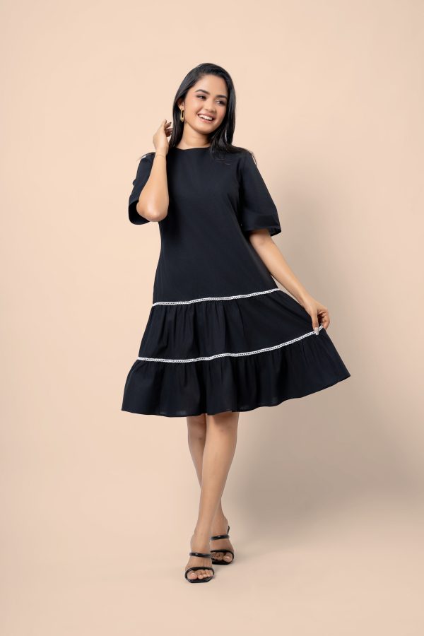 Loose Fitted Lace Detail Tier Short Dress - Image 4