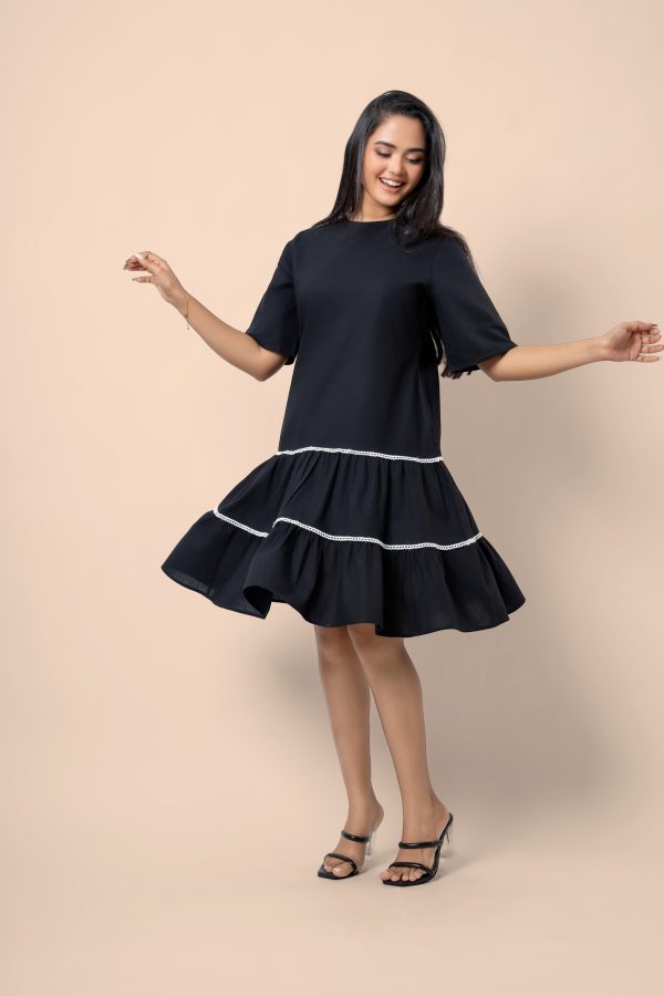 Loose Fitted Lace Detail Tier Short Dress - Image 5
