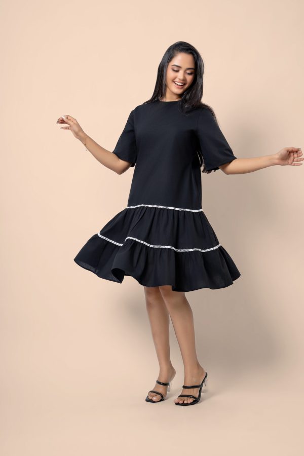 Loose Fitted Lace Detail Tier Short Dress - Image 5