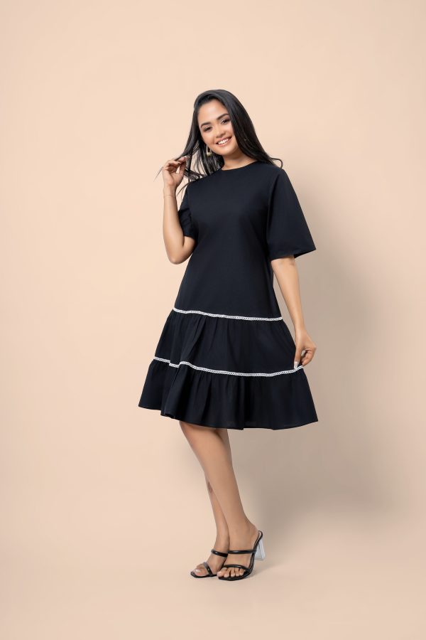 Loose Fitted Lace Detail Tier Short Dress - Image 3