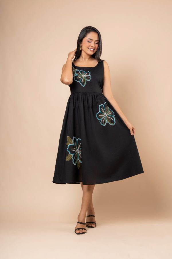 Floral Embroidery Detail Midi Dress - Image 5