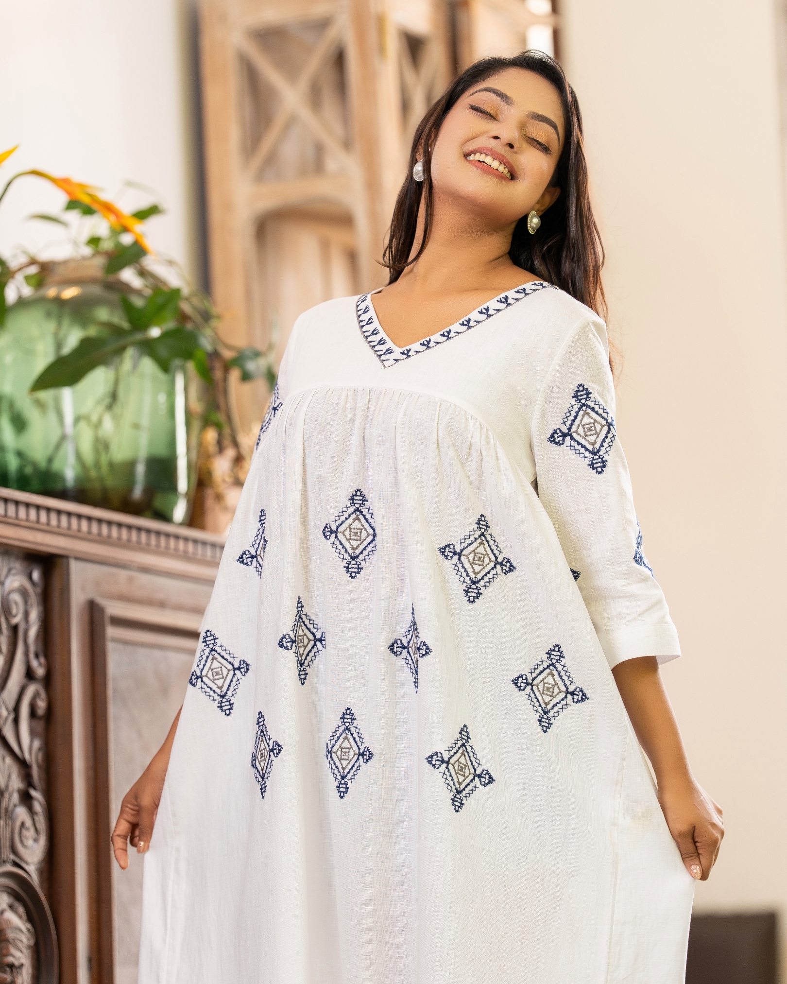 Embroidery Detail V-Neck Midi Dress - Image 4