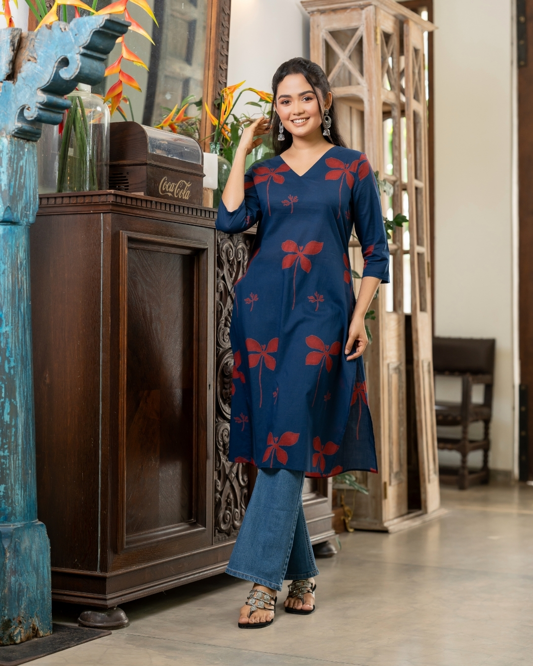 Floral Patterned V-Neck Kurta Top - Image 5