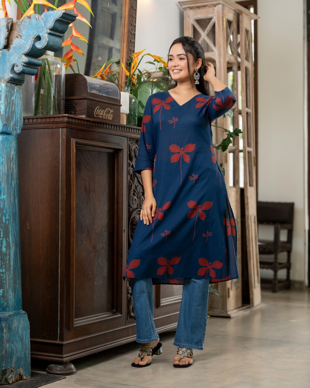 Floral Patterned V-Neck Kurta Top - Image 4