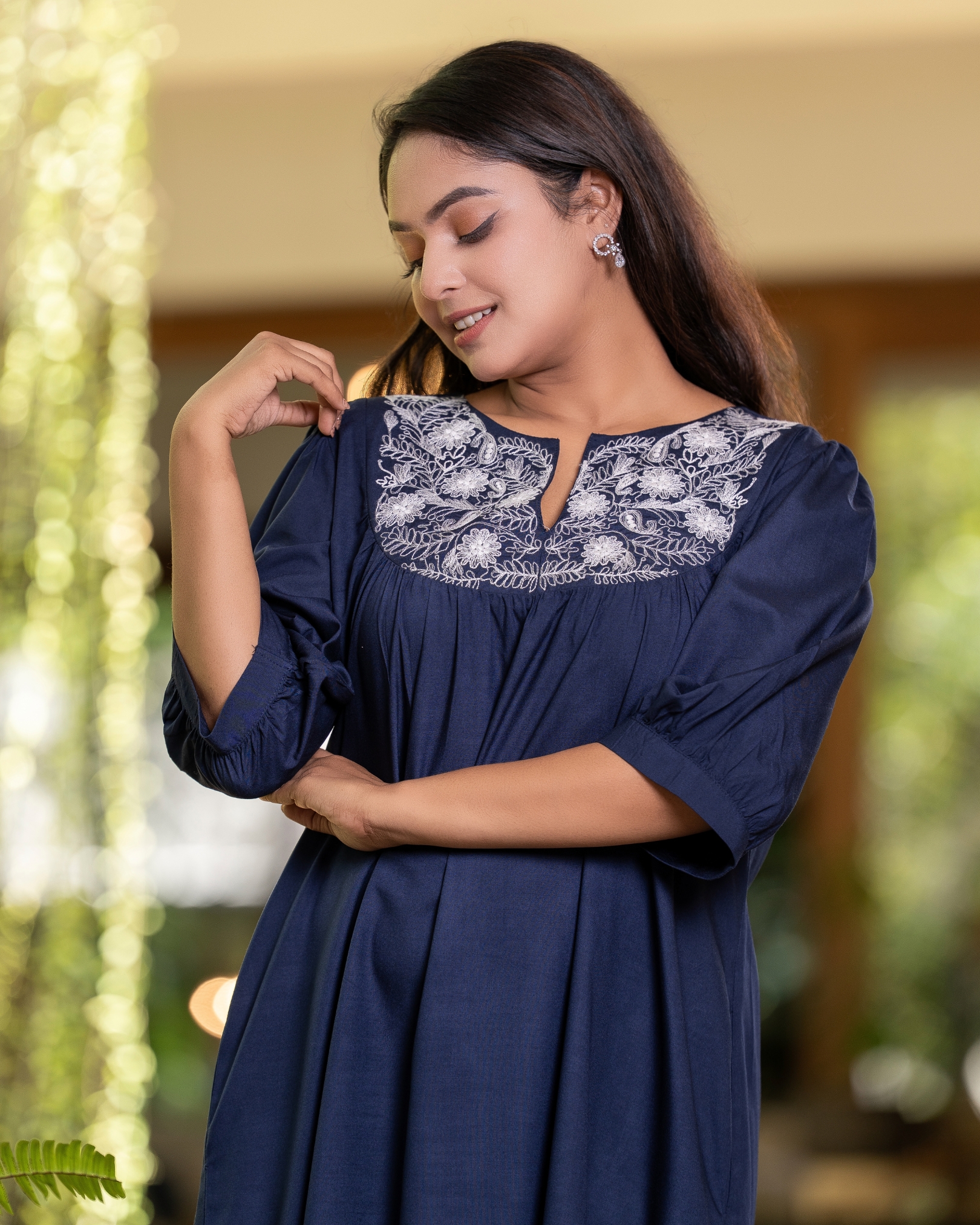 Yoke Embroidery Detail Midi Dress - Image 5