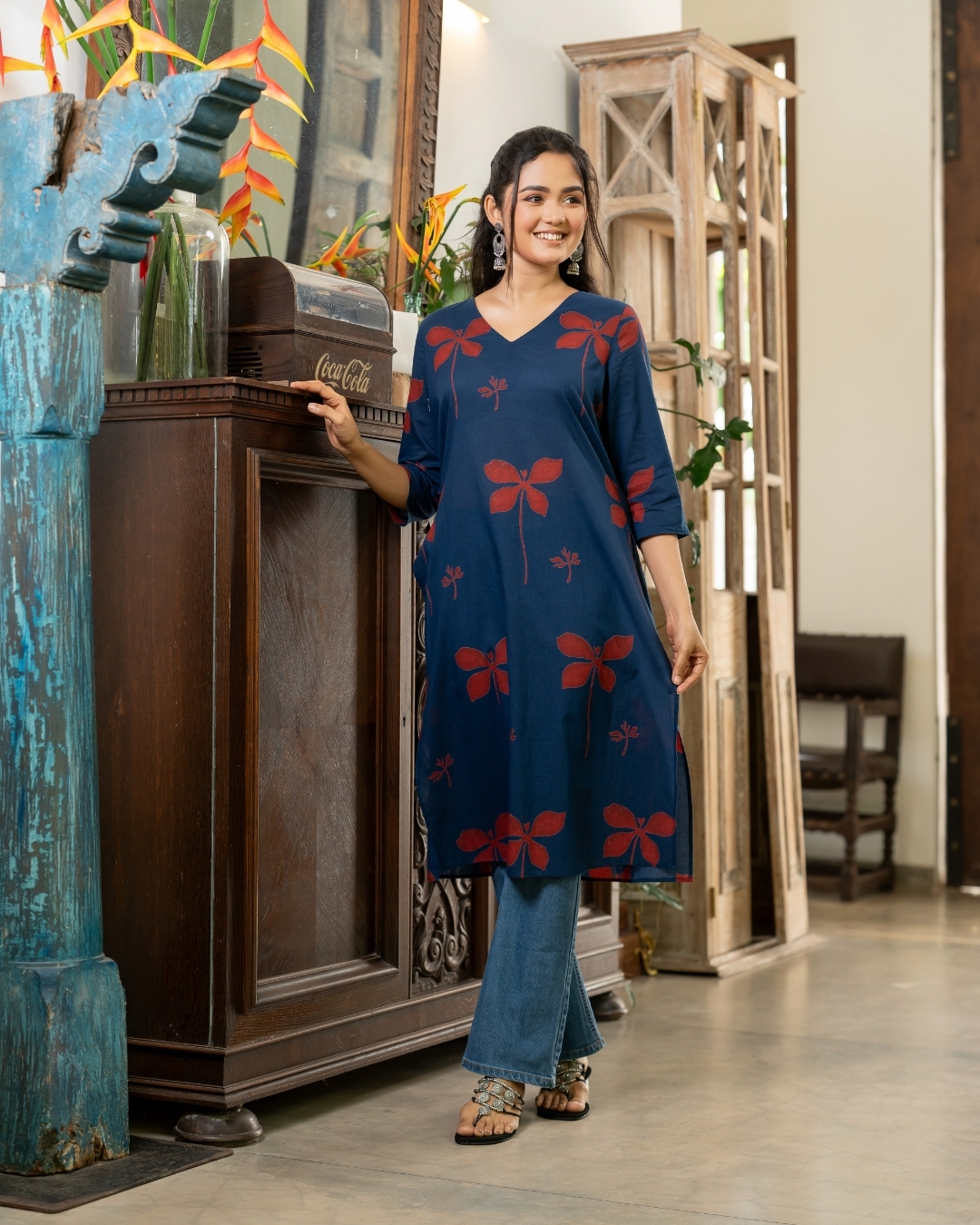 Floral Patterned V-Neck Kurta Top - Image 3