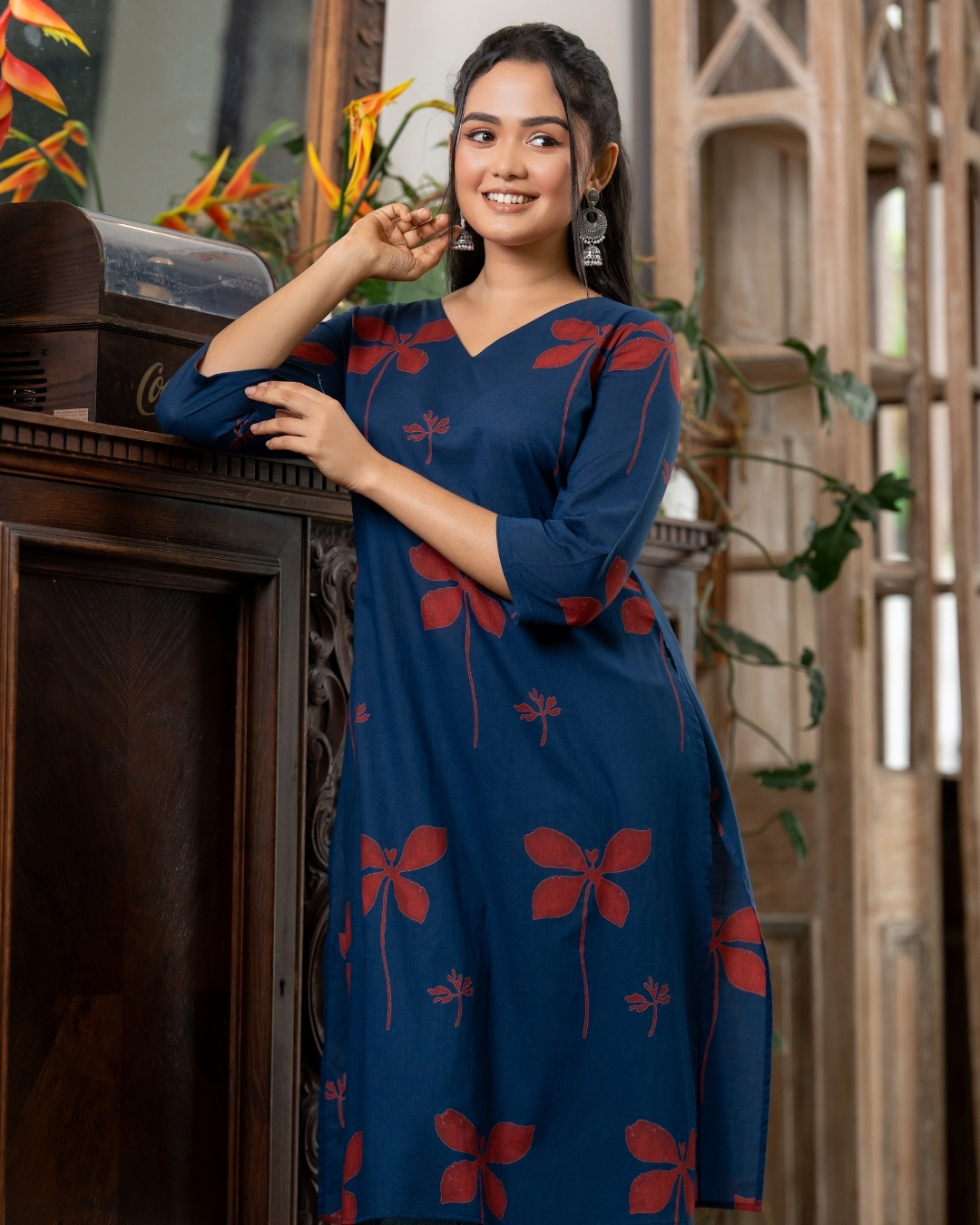 Floral Patterned V-Neck Kurta Top