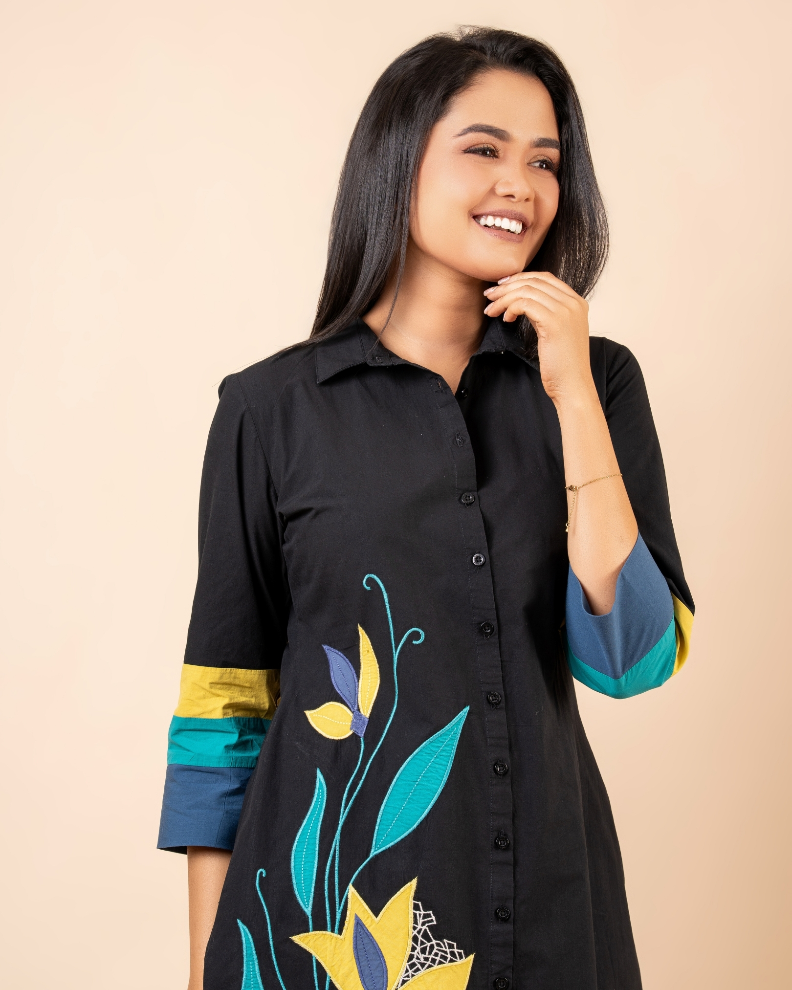 Colourblock Applique Detail Short Shirt Dress - Image 5