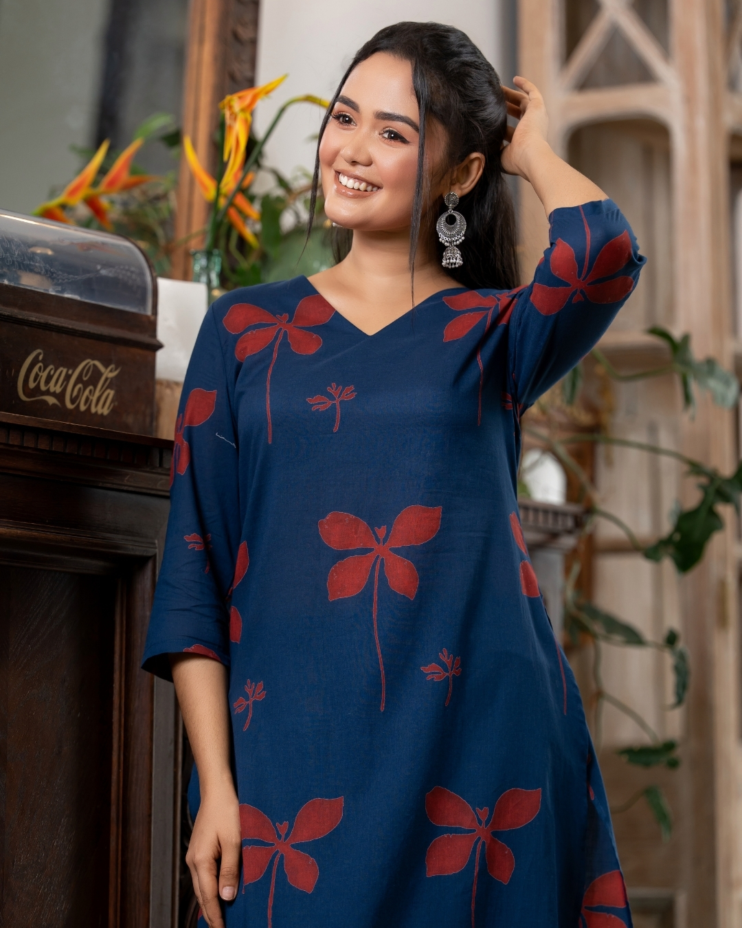 Floral Patterned V-Neck Kurta Top - Image 2