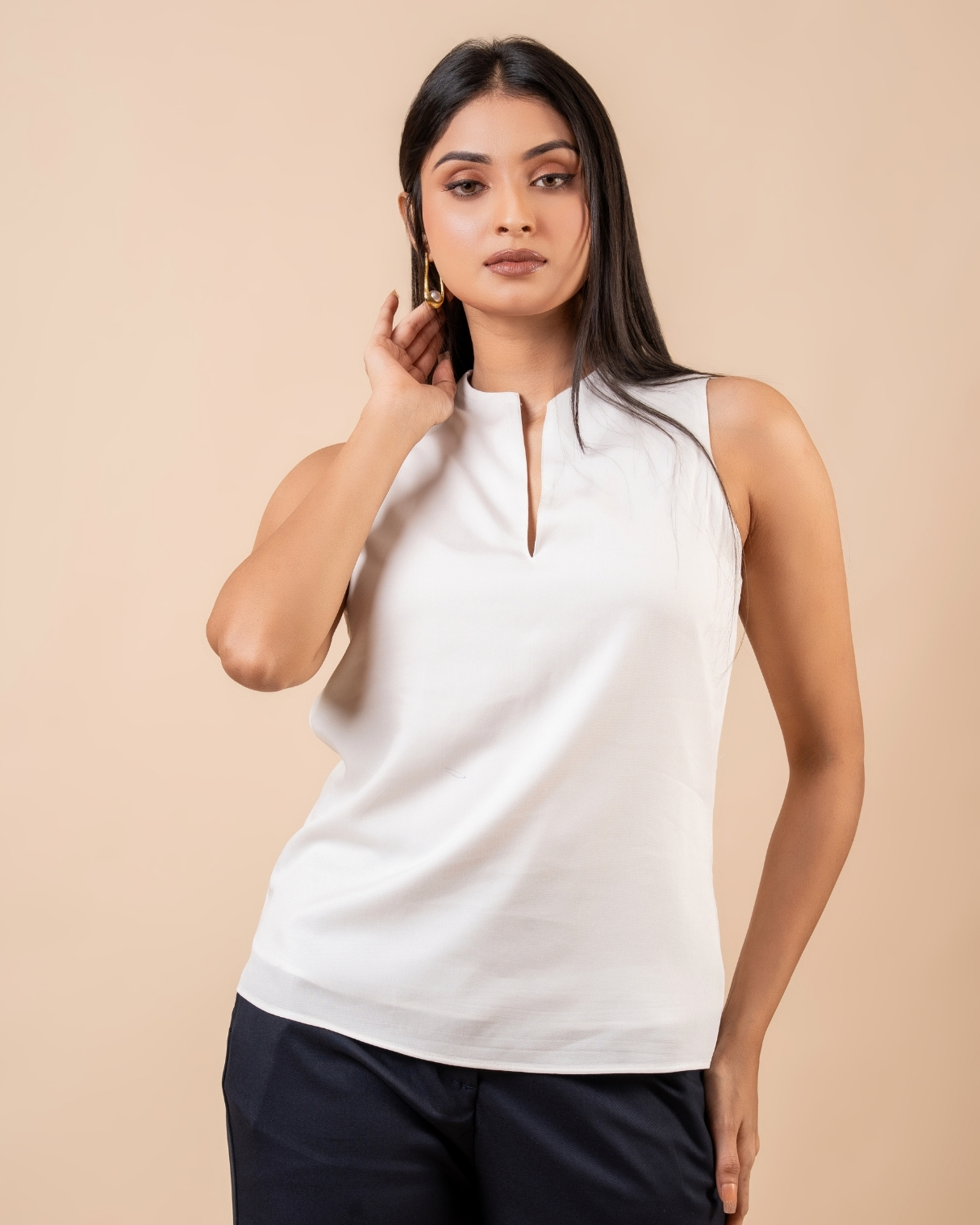Sleeveless Notch Neck Detail Top - Image 2