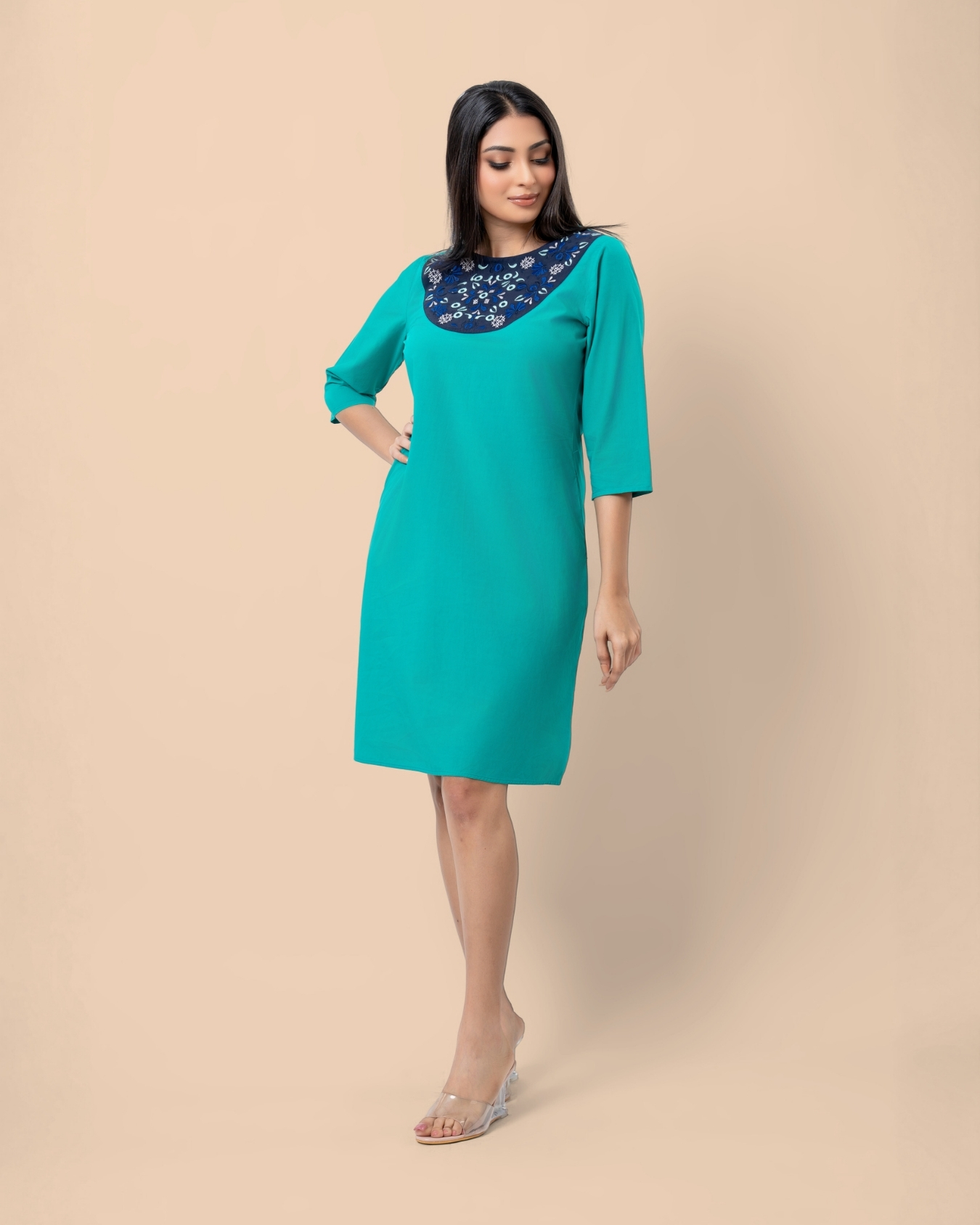 Embroidered Contrast Detail Short Dress - Image 4