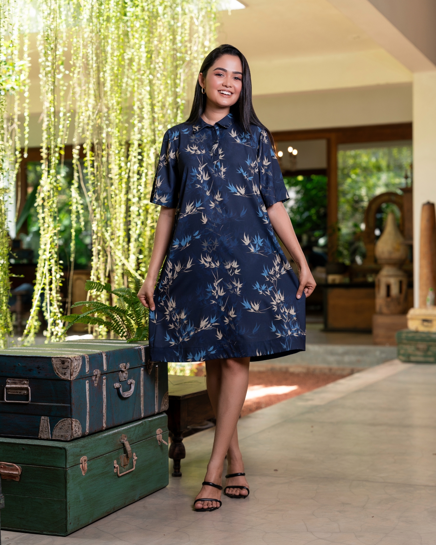 Leaf Patterned Short Dress - Image 3