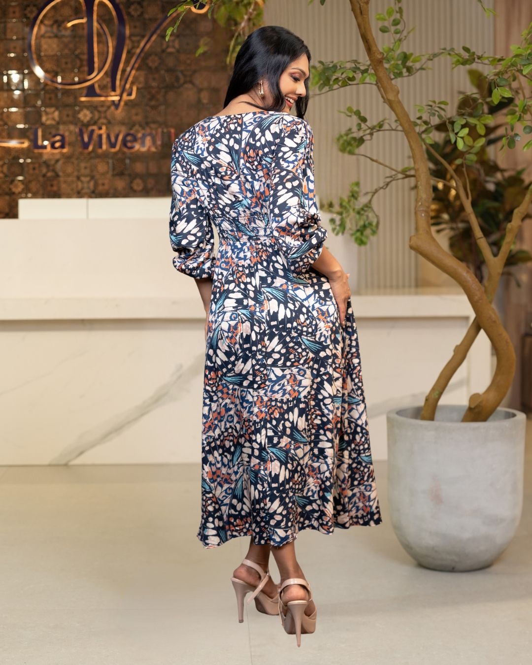 Abstract Patterned Waist Gather Detail Midi Dress - Image 5