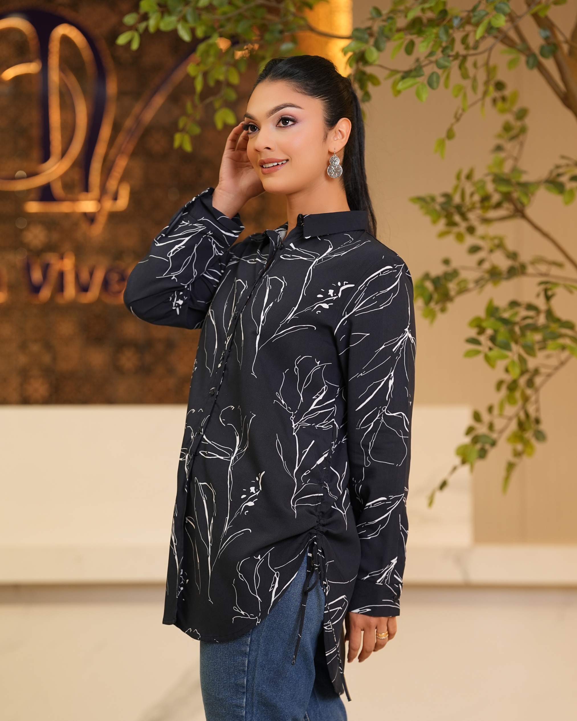 Leaf Patterned Side Ruching Detail Long Shirt Blouse - Image 3